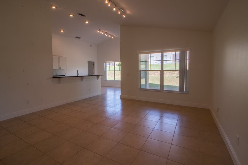 661 Berwick Dr, Davenport FL 33897 property image