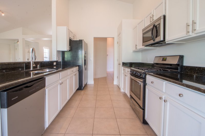 661 Berwick Dr, Davenport FL 33897 property image