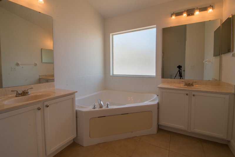 661 Berwick Dr, Davenport FL 33897 property image