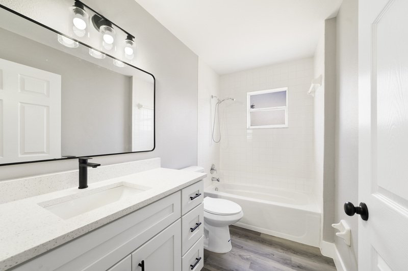 3/2 single family home fully renovated property image