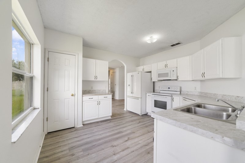 566 Hummingbird Ct property image