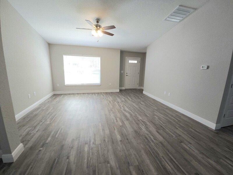 10 Pine Radial property image
