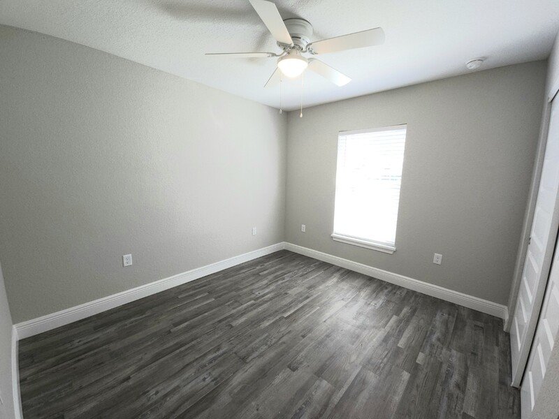 10 Pine Radial property image