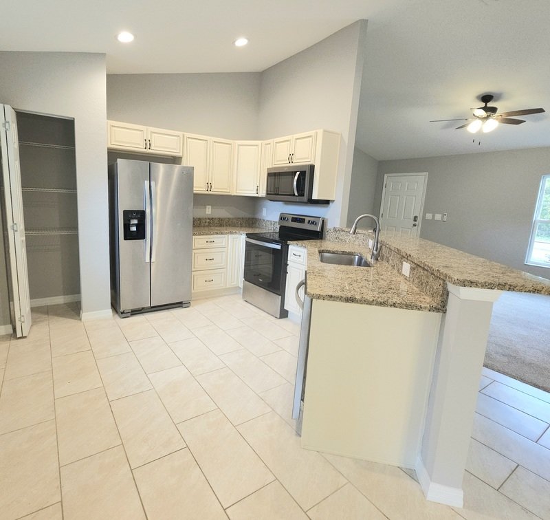 16585 SW 31st Cir property image