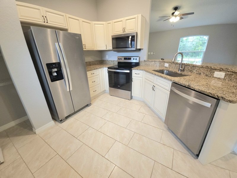 16585 SW 31st Cir property image