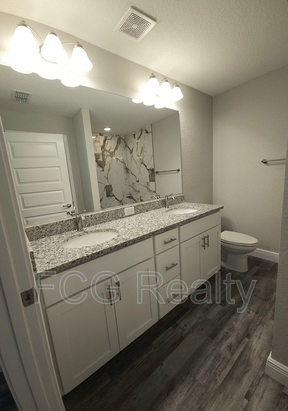 36 Hemlock radial cir property image