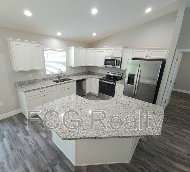 8027 N Independence Way property image