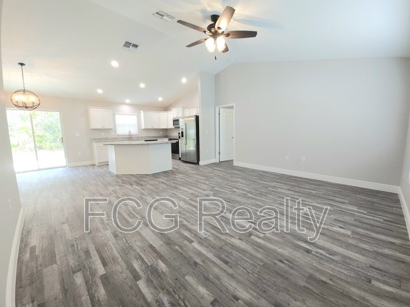 8027 N Independence Way property image