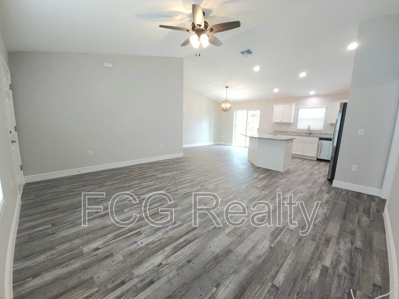 8027 N Independence Way property image