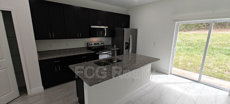 9451 N Emellia Ave property image