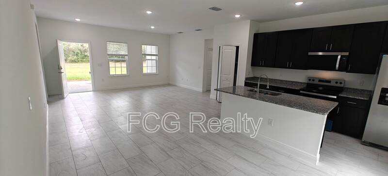 9451 N Emellia Ave property image