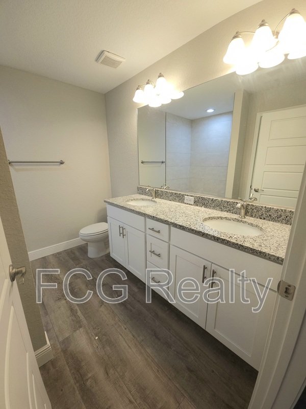 9115 N Sandree Dr property image