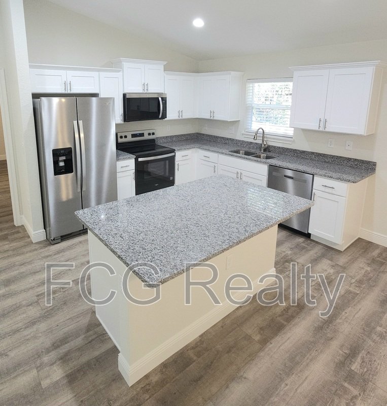 10663 N Adler Dr property image