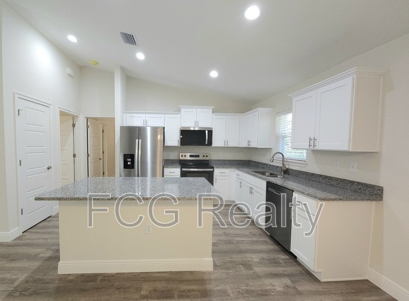 10663 N Adler Dr property image