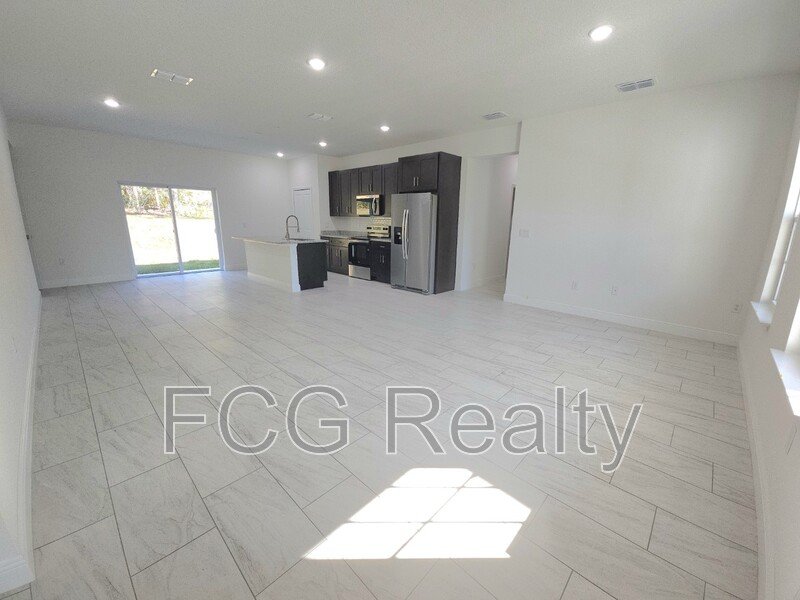 1829 W Corrine St property image