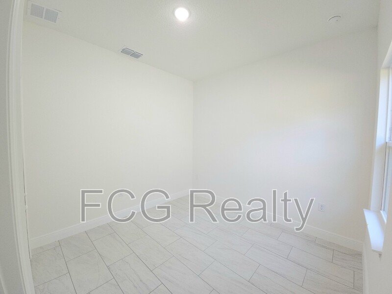 1829 W Corrine St property image