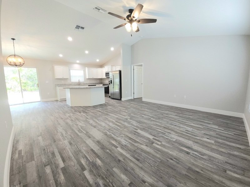 8027 N Independence Way property image