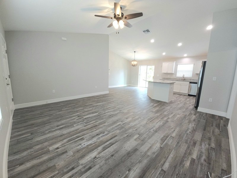 8027 N Independence Way property image