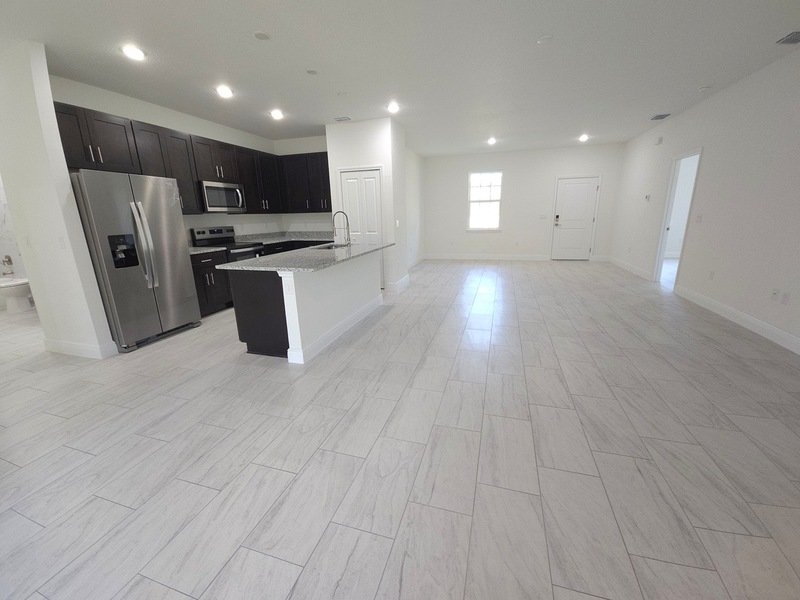 9841 N Sistine ter property image