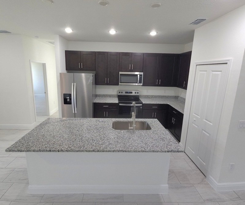 9841 N Sistine ter property image