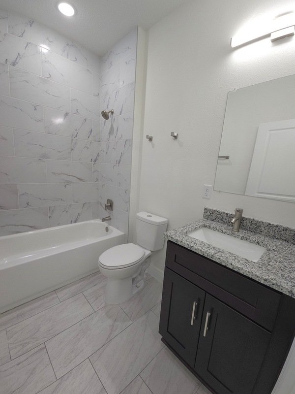 9841 N Sistine ter property image