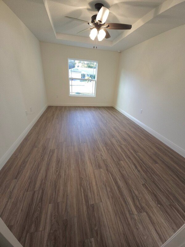 742 W Deacon pl property image