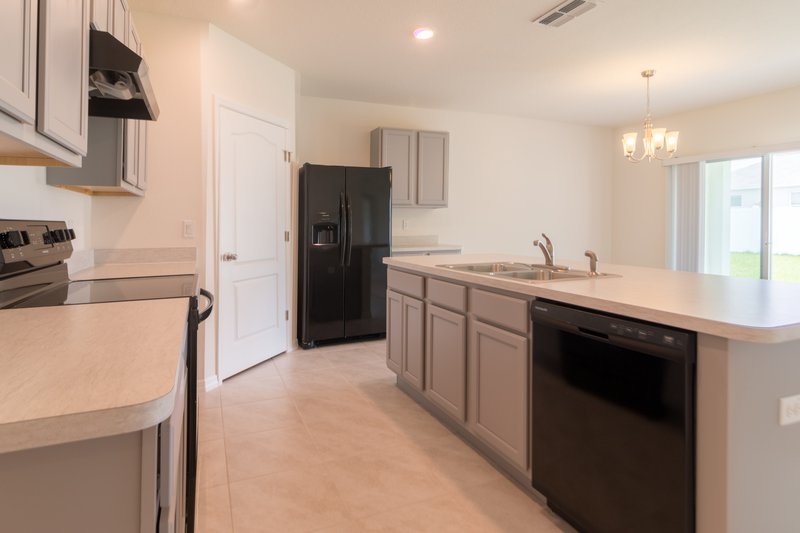 462 St George Cir property image