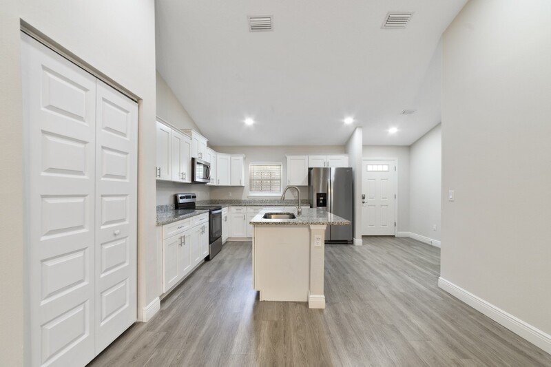 9093 N Peachtree way property image
